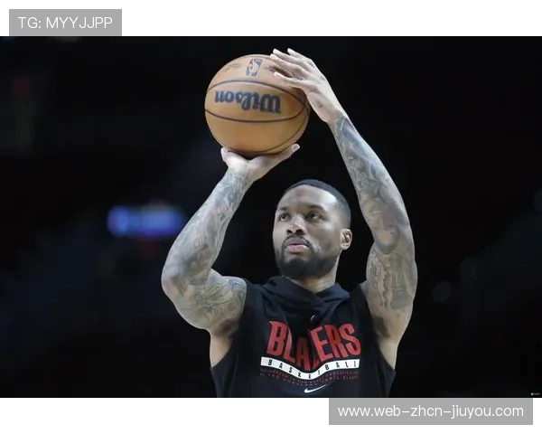 利拉德后场接球，全场屏住呼吸