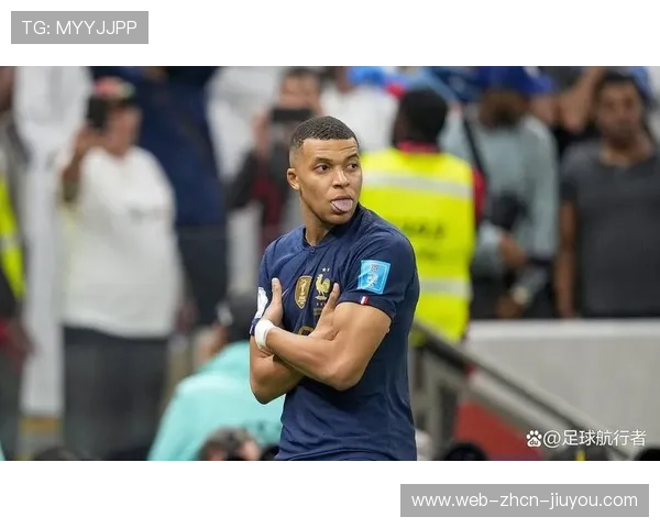 姆巴佩禁区内冷静推射